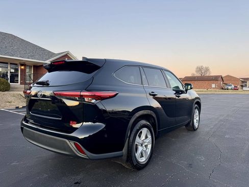 Used 2023 Toyota Highlander L image 7