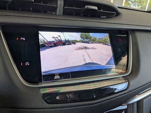 New 2025 Cadillac XT6 Luxury image 27