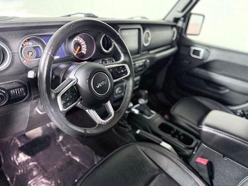 Used 2018 Jeep Wrangler Unlimited Sahara AWD/4WD image 17