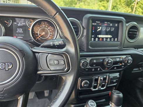 Used 2022 Jeep Gladiator Willys image 25