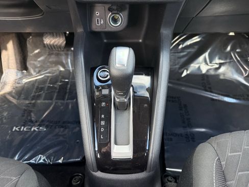 Used 2021 Nissan Kicks S image 17