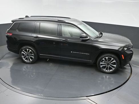Used 2021 Jeep Grand Cherokee L Overland w/ Luxury Tech Group IV AWD/4WD image 33