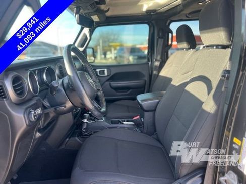 Used 2022 Jeep Gladiator Willys image 10