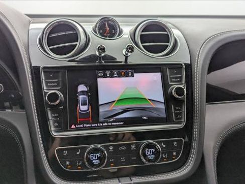 Used 2018 Bentley Bentayga AWD/4WD image 29