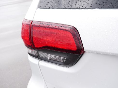 Used 2020 Jeep Grand Cherokee High Altitude AWD/4WD image 17