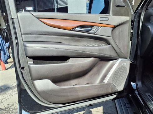 Used 2020 Cadillac Escalade Premium Luxury image 13