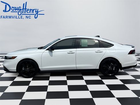 Used 2023 Honda Accord Sport image 2