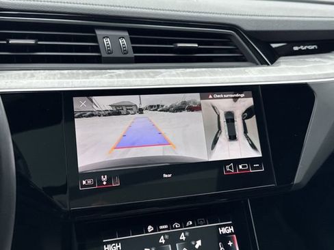 Used 2024 Audi Q8 e-tron Premium Plus w/ Premium Plus Package image 19
