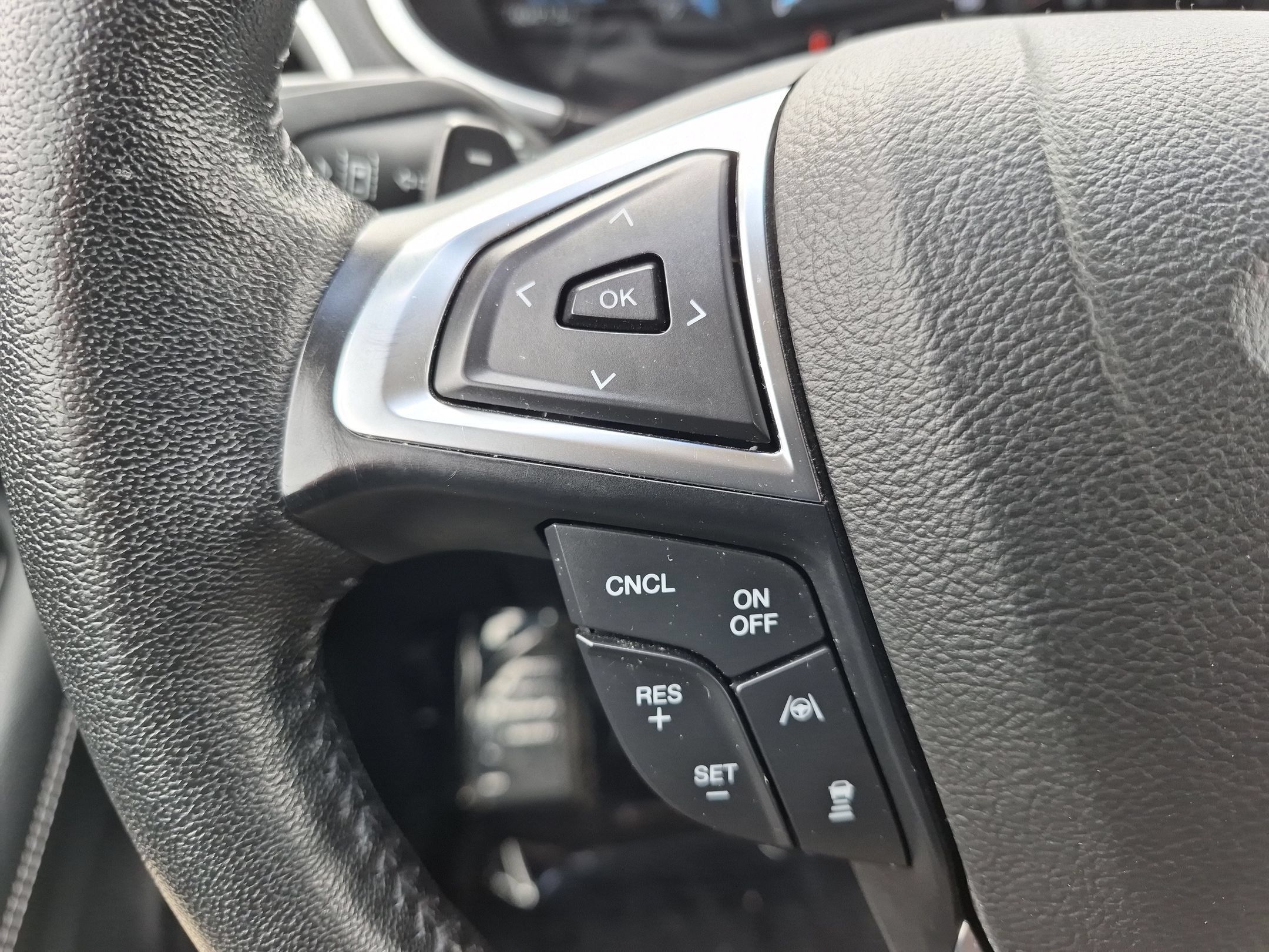 Used 2019 Ford Edge Titanium w/ Cold Weather Package AWD/4WD image 14