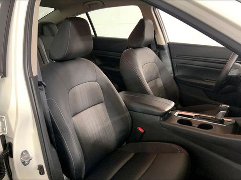 Used 2025 Nissan Altima 2.5 SV FWD image 7
