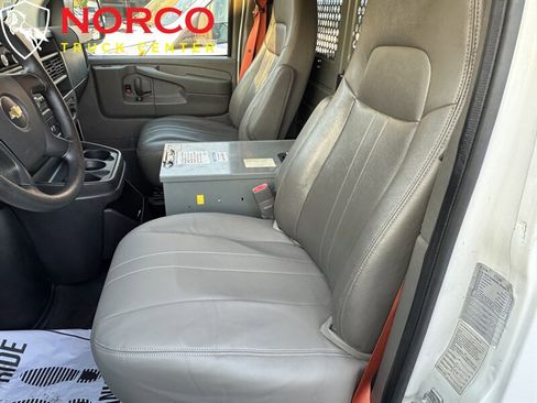 Used 2014 Chevrolet Express 2500 image 19