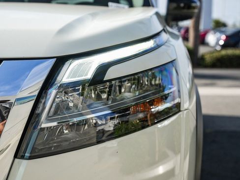 Used 2022 Nissan Pathfinder SL image 8