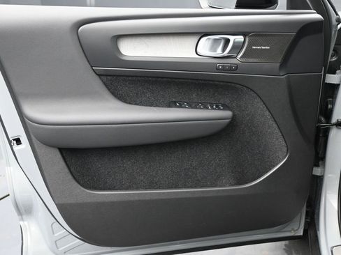 New 2025 Volvo XC40 B5 Ultra w/ Climate Package image 24