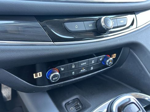 Used 2021 Buick Enclave Essence w/ Sound and Sites Package AWD/4WD image 29
