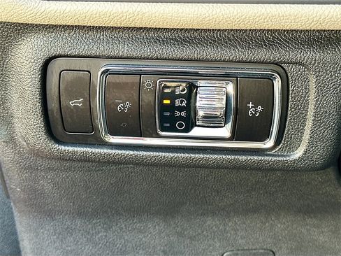 Used 2025 Lincoln Corsair AWD w/ Equipment Group 101A image 10