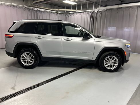 Used 2023 Jeep Grand Cherokee Laredo w/ Luxury Tech Group I image 8