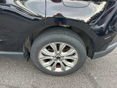 Used 2024 Ford Edge Titanium AWD/4WD image 9