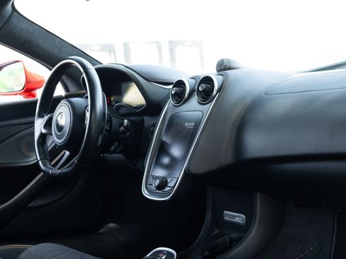 Used 2018 McLaren 570S RWD image 8