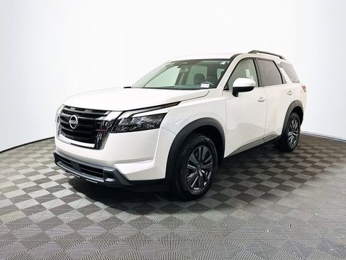 Used 2024 Nissan Pathfinder SV FWD image 4