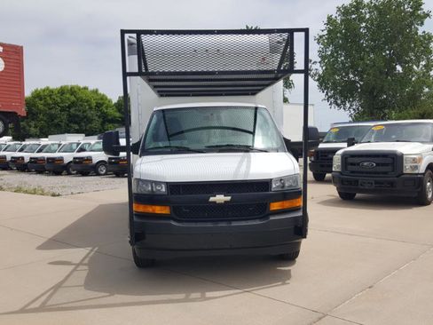 Used 2018 Chevrolet Express 3500 RWD image 4