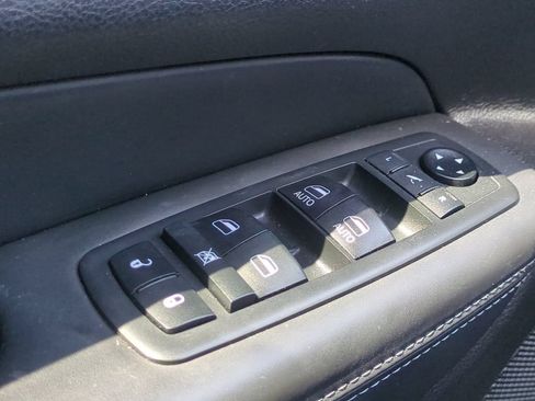 Used 2019 Jeep Grand Cherokee Overland RWD image 26
