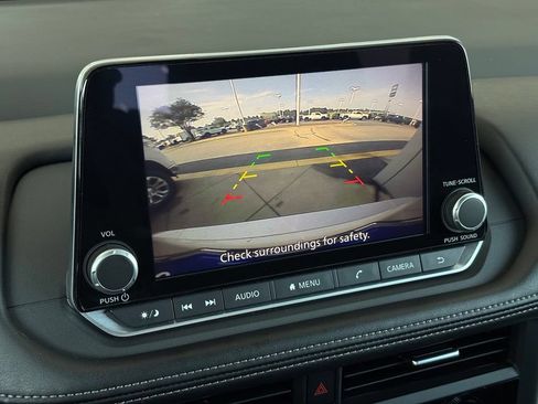 Used 2024 Nissan Rogue SV FWD image 4