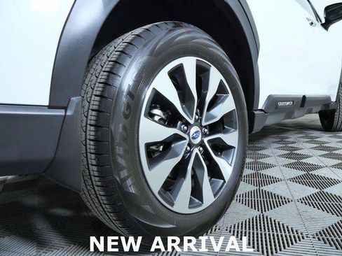 Used 2025 Subaru Outback Limited AWD/4WD image 9