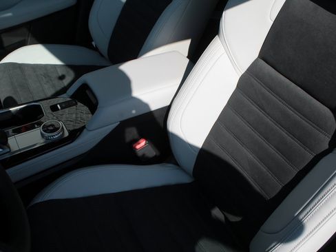 New 2025 Mitsubishi Outlander SE image 5