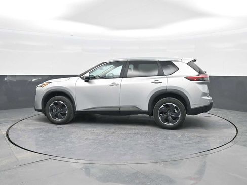 Used 2024 Nissan Rogue SV image 5