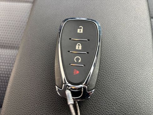 Used 2025 Chevrolet Trax LT image 28