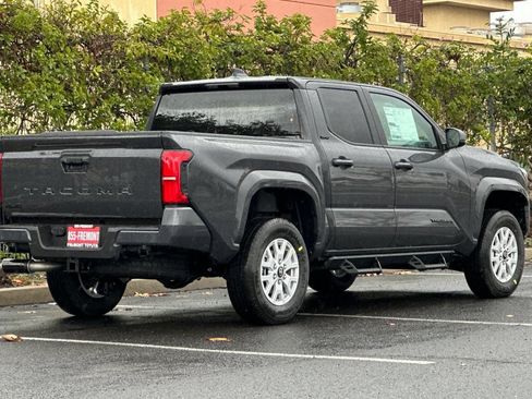 Used 2025 Toyota Tacoma SR5 AWD/4WD image 6