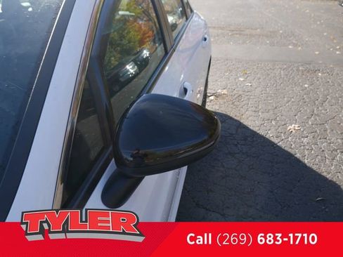 Used 2023 Kia K5 GT-Line image 11