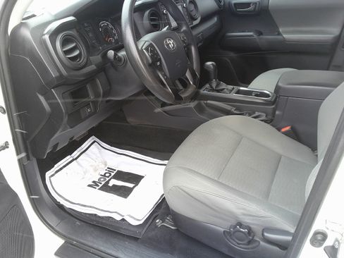 Used 2018 Toyota Tacoma SR image 17