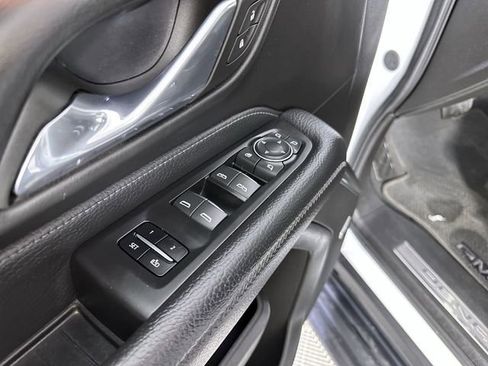 Used 2024 GMC Yukon Denali RWD image 24
