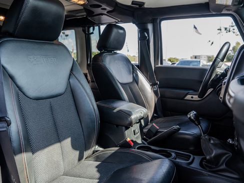 Used 2017 Jeep Wrangler Unlimited Sahara image 29