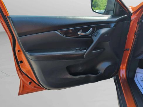 Used 2019 Nissan Rogue SL w/ Premium Package AWD/4WD image 36