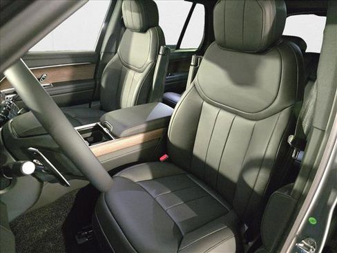 New 2025 Land Rover Range Rover SE image 15