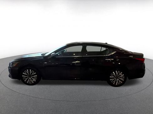 Used 2025 Nissan Altima 2.5 SV FWD image 4