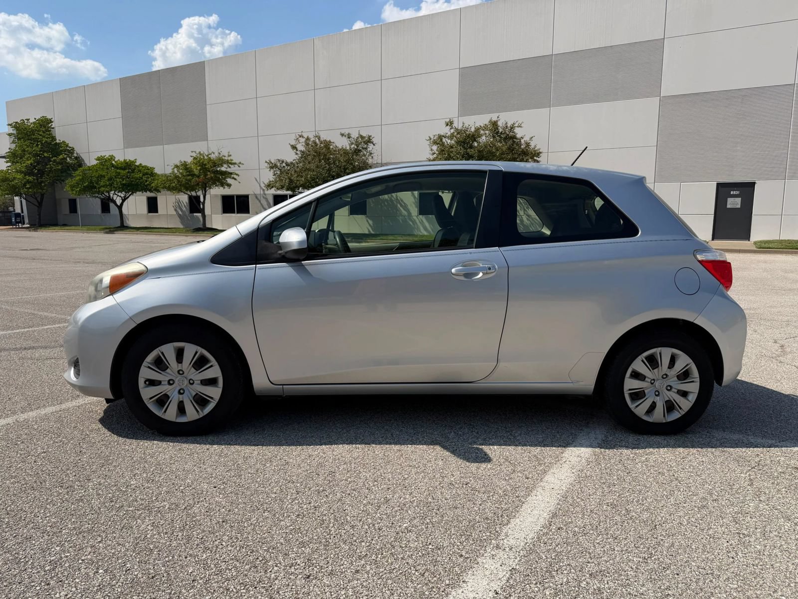 Used 2013 Toyota Yaris L FWD image 4