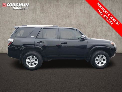 Used 2022 Toyota 4Runner SR5 Premium w/ Moonroof Package AWD/4WD image 7