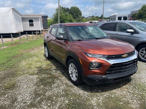 Used 2021 Chevrolet TrailBlazer LS FWD image 2