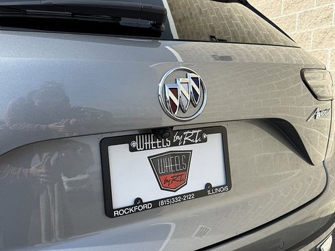 Used 2023 Buick Envision Avenir image 25