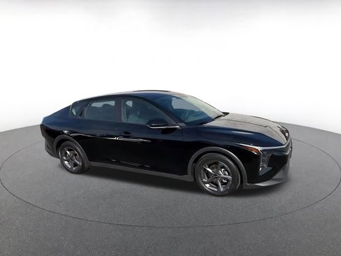 Used 2025 Kia K4 LXS image 2