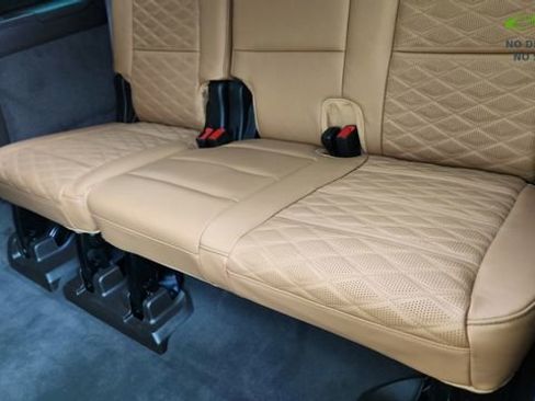 Used 2023 Cadillac Escalade ESV Premium Luxury AWD/4WD image 32