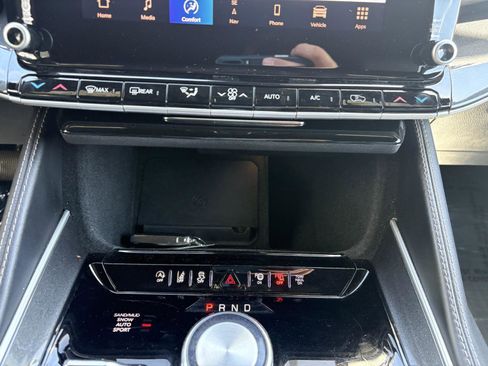 Used 2022 Jeep Wagoneer Series I w/ Convenience Group I AWD/4WD image 15