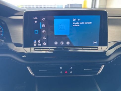 Used 2025 Volkswagen Atlas Cross Sport SE FWD image 9