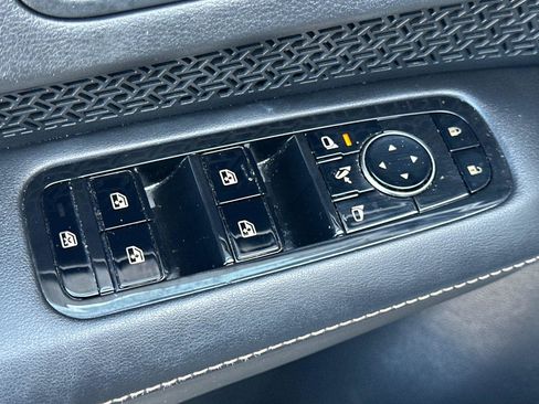 Used 2023 Nissan Ariya AWD image 11