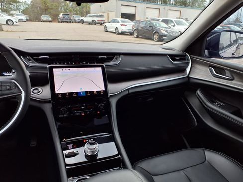 Used 2023 Jeep Grand Cherokee L Limited image 10