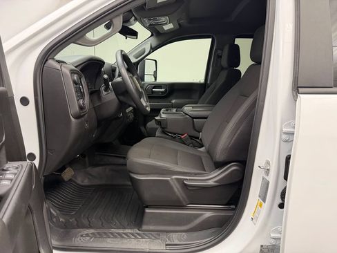 Used 2025 Chevrolet Silverado 3500 W/T AWD/4WD image 5