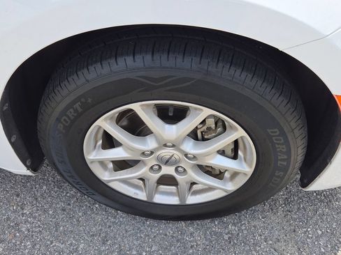 Used 2024 Chrysler Pacifica Touring-L FWD image 16